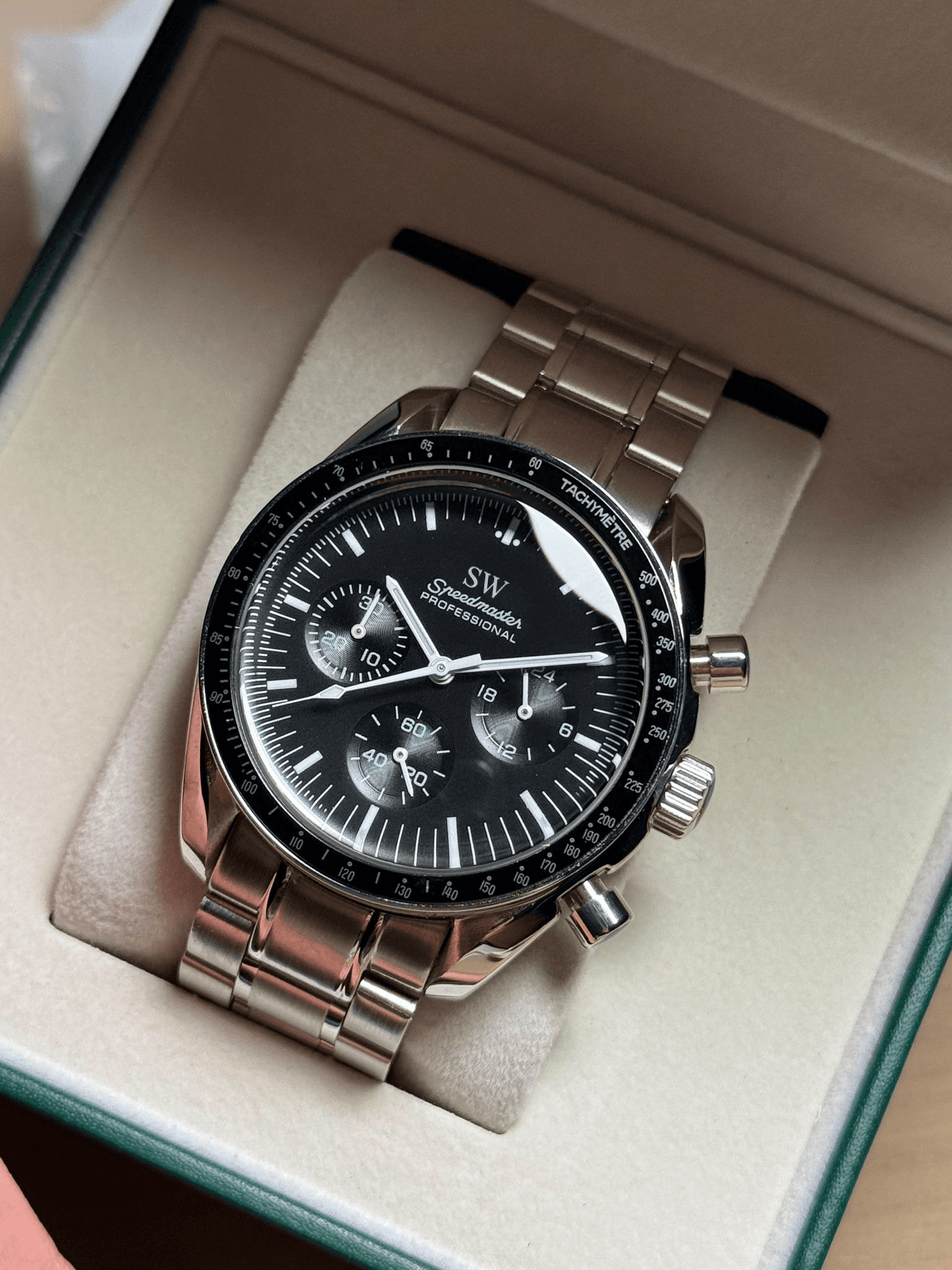 Suite Watch Background