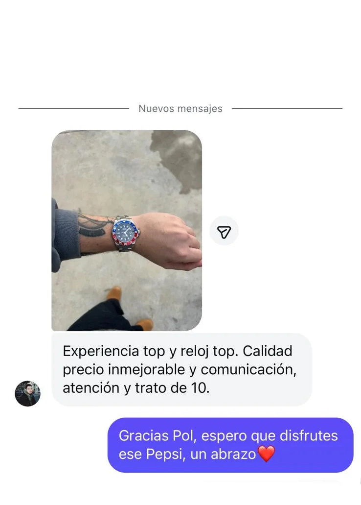 Testimonio de cliente Suite Watch con reloj GMT Pepsi en la muñeca